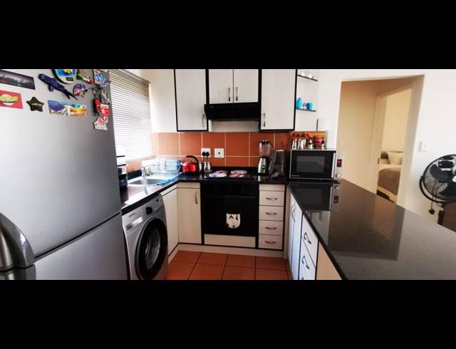 1 BEDROOM APARTMENT FOR SALE IN SUNNINGHILL